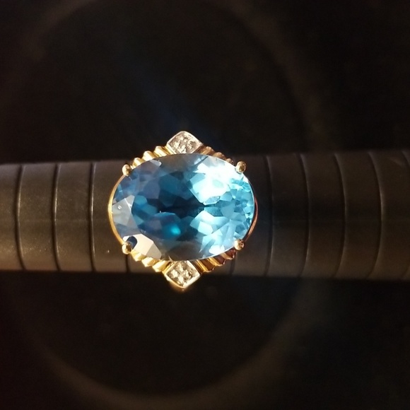Jewelry - 10K Aquamarine and Diamond ring
